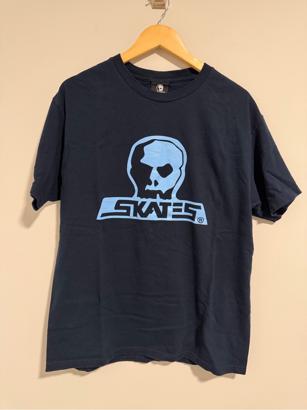 Men's Navy Graphic Tee with Light Blue Skull Skates Print